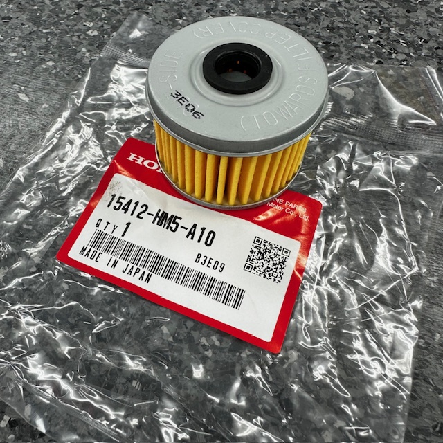 GENUINE HONDA OIL FILTER 15412-HM5-A10 (TRX) Image